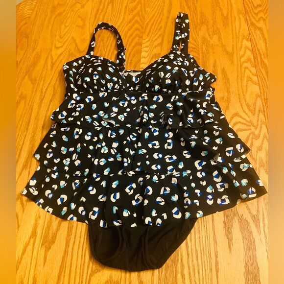 Croft & Barrow One piece Swimsuit - Picture 1 of 10